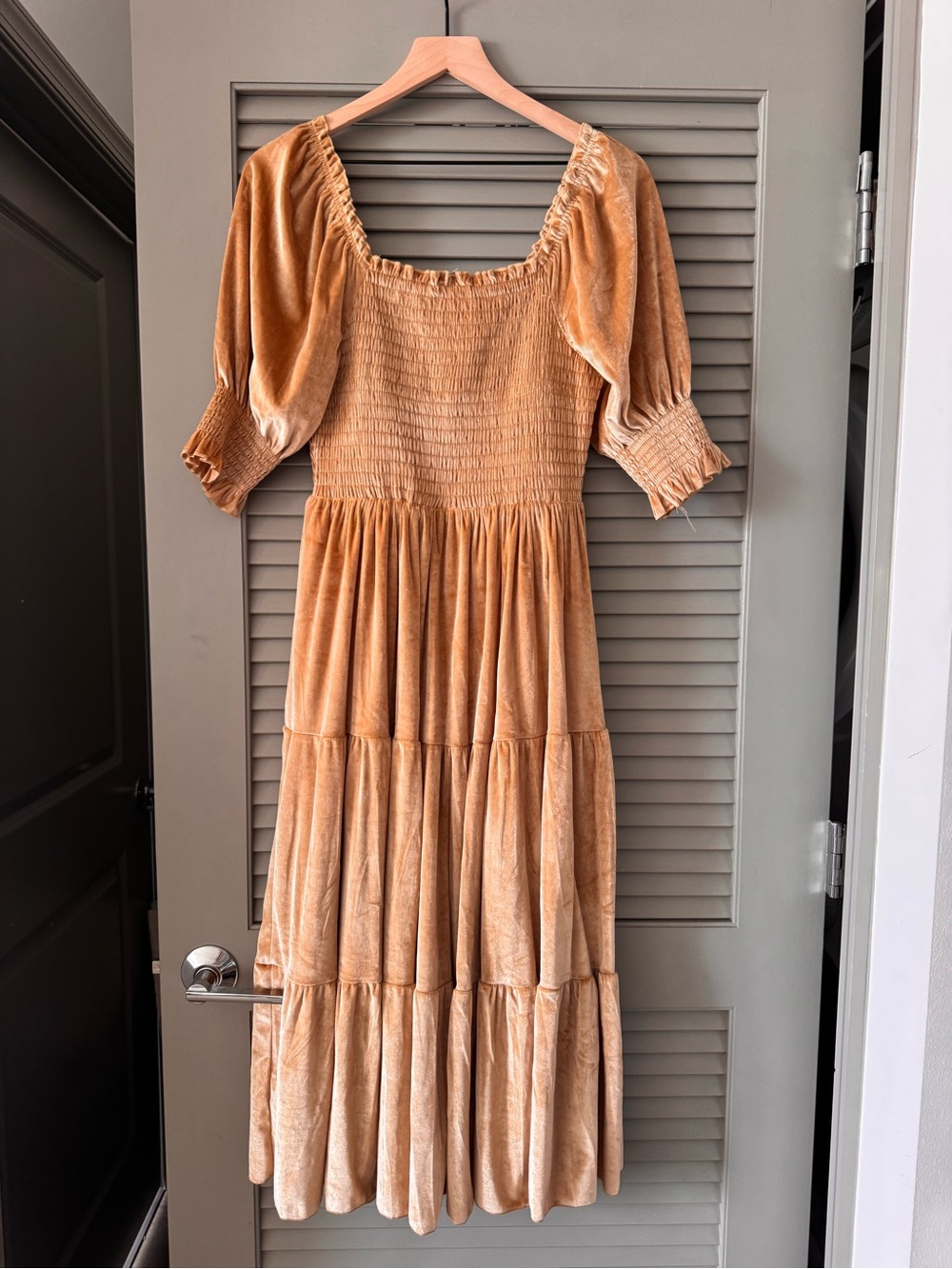 Baltic Born | Vivaldi Gold Velvet Smocked Neck Tiered Puff Sleeve Midi Dress ~ M - Picture 7 of 7